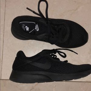 Black Nike sneakers size 6 1/2